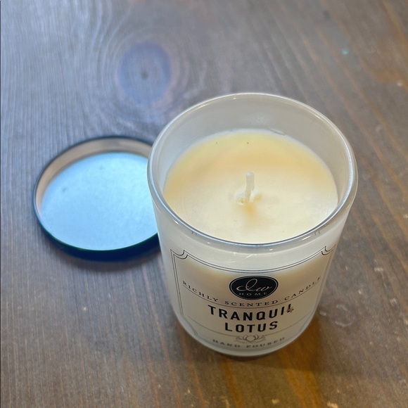 DW Home Tranquil Lotus Candle - Picture 2 of 4